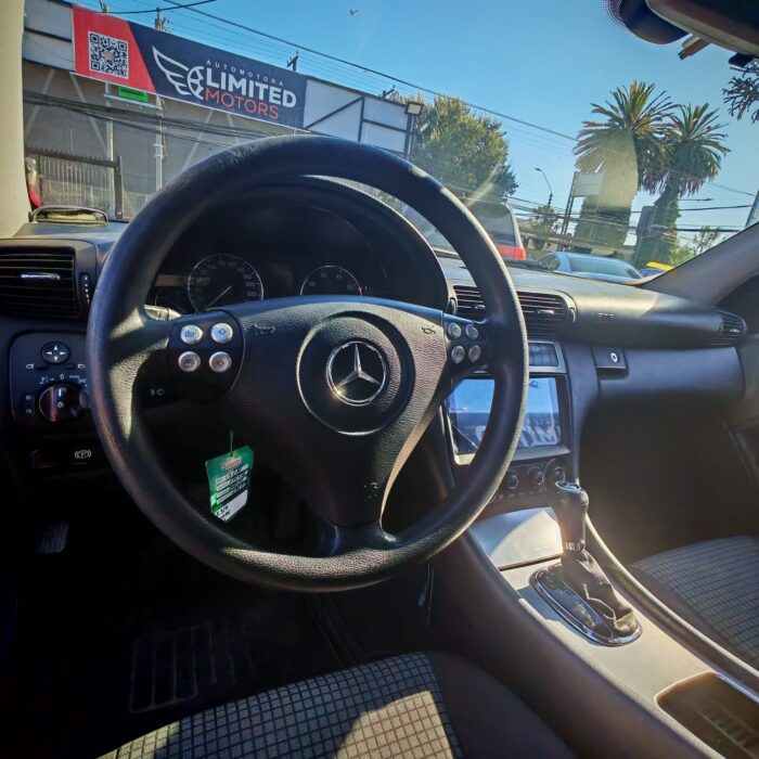 Mercedes-Benz C200 Sport Coupe 1.8 Aut — foto 30 de 40