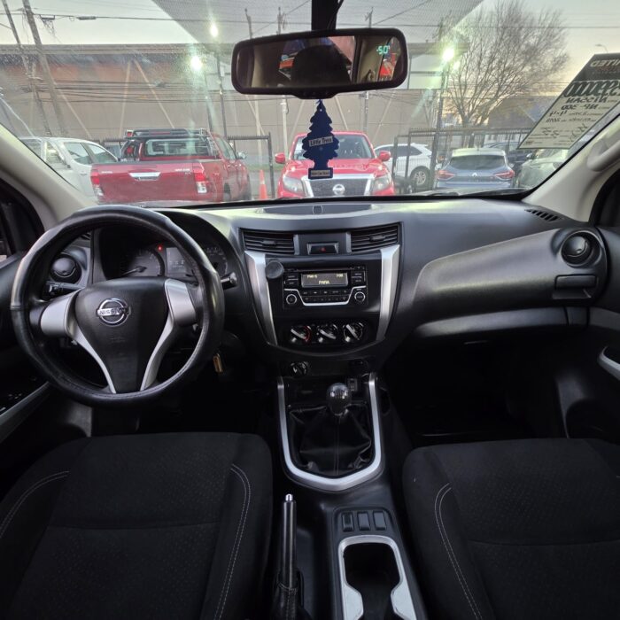 Nissan Np300 Dcab — foto 28 de 40