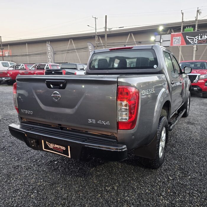 Nissan Np300 Dcab — foto 18 de 40