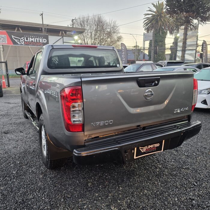 Nissan Np300 Dcab — foto 20 de 40