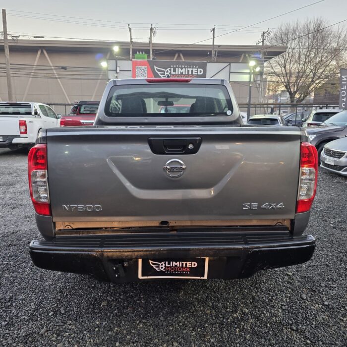 Nissan Np300 Dcab — foto 22 de 40