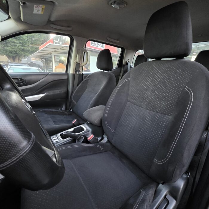 Nissan Np300 Dcab — foto 24 de 40