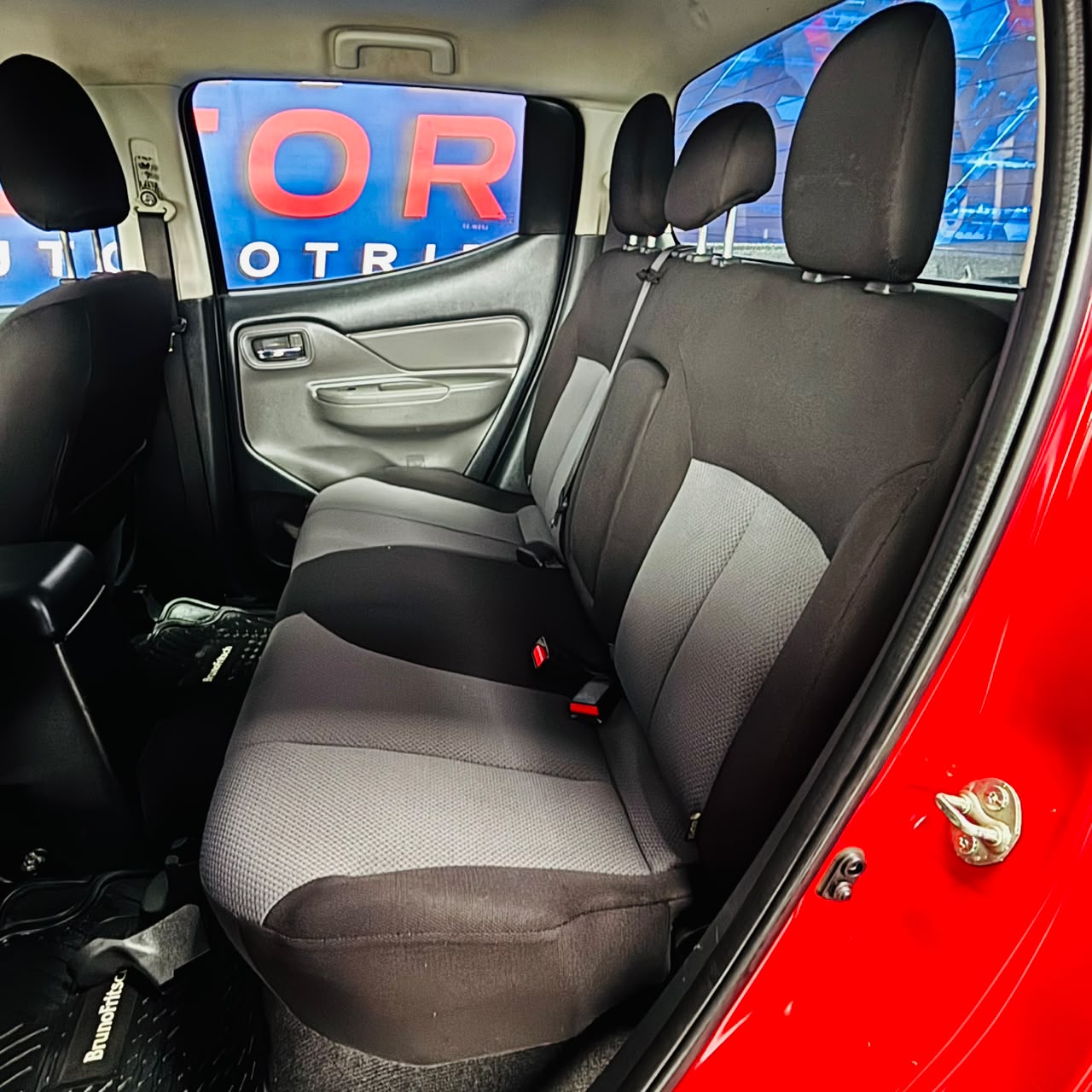 Mitsubishi L200 Katana Crt — foto 27 de 40