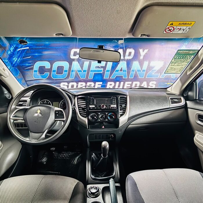 Mitsubishi L200 Katana Crt — foto 28 de 40