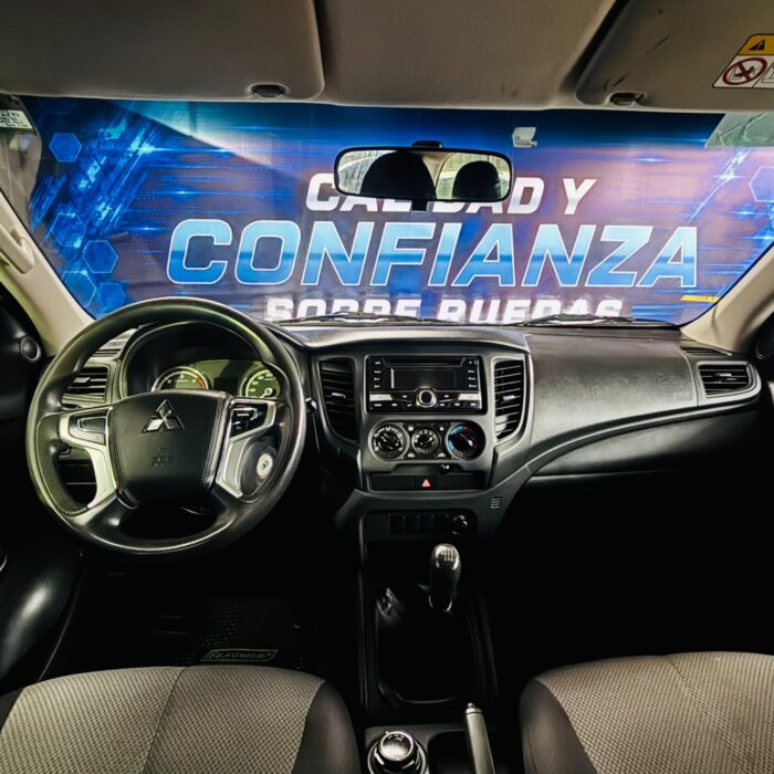 Mitsubishi L200 Katana Crt — foto 27 de 39