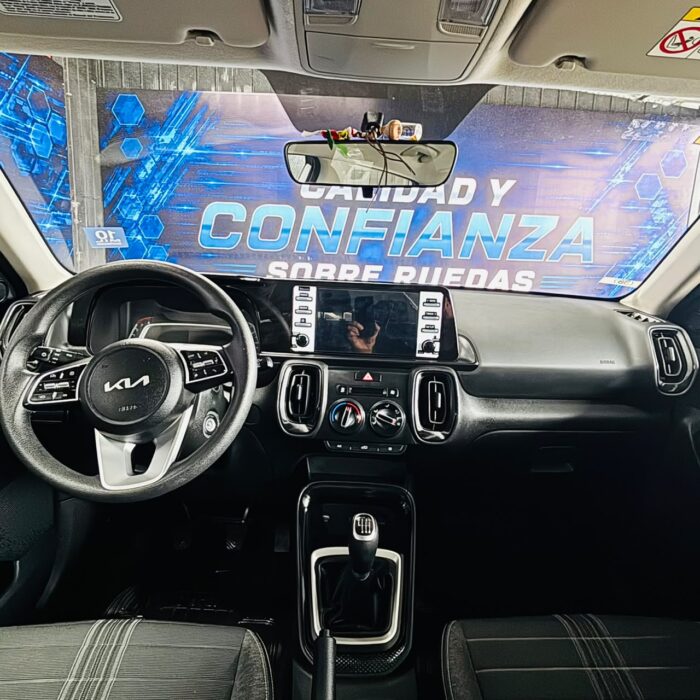 KIA Sonet Ex1.5L 6Mt — foto 28 de 40