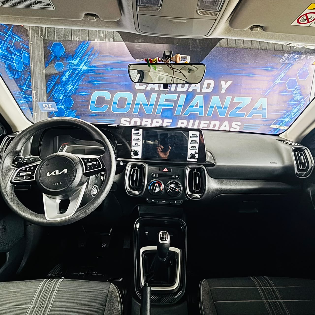 KIA Sonet Ex1.5L 6Mt — foto 29 de 40