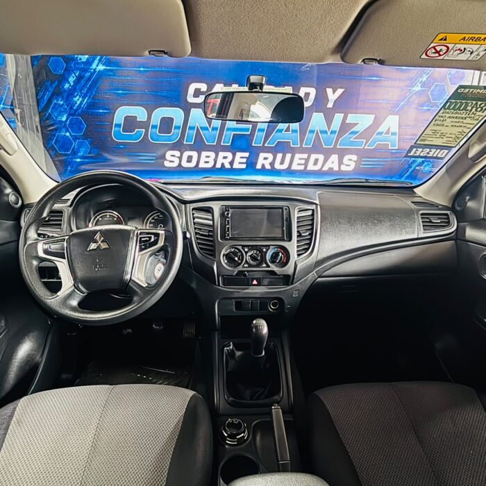 Mitsubishi Katana L-200 2.4 Mt 4X4 Dsl D — foto 28 de 40