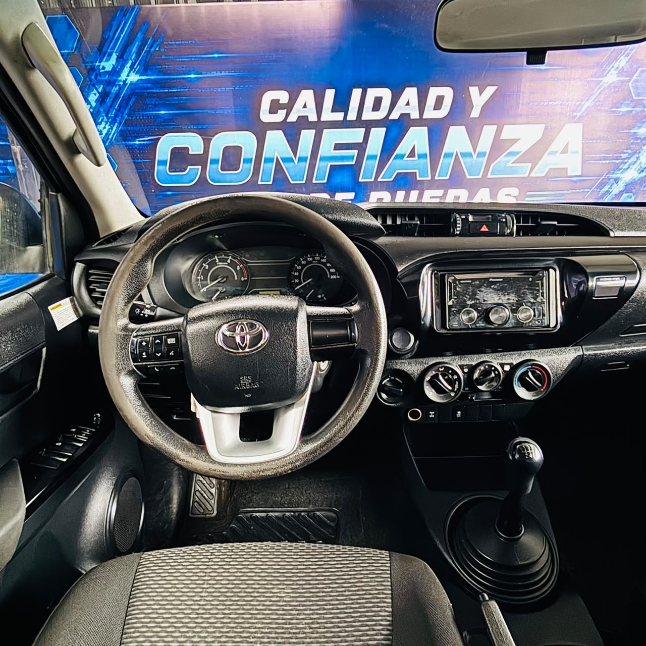 Toyota Hilux Dcab 4X4 4P — foto 31 de 40