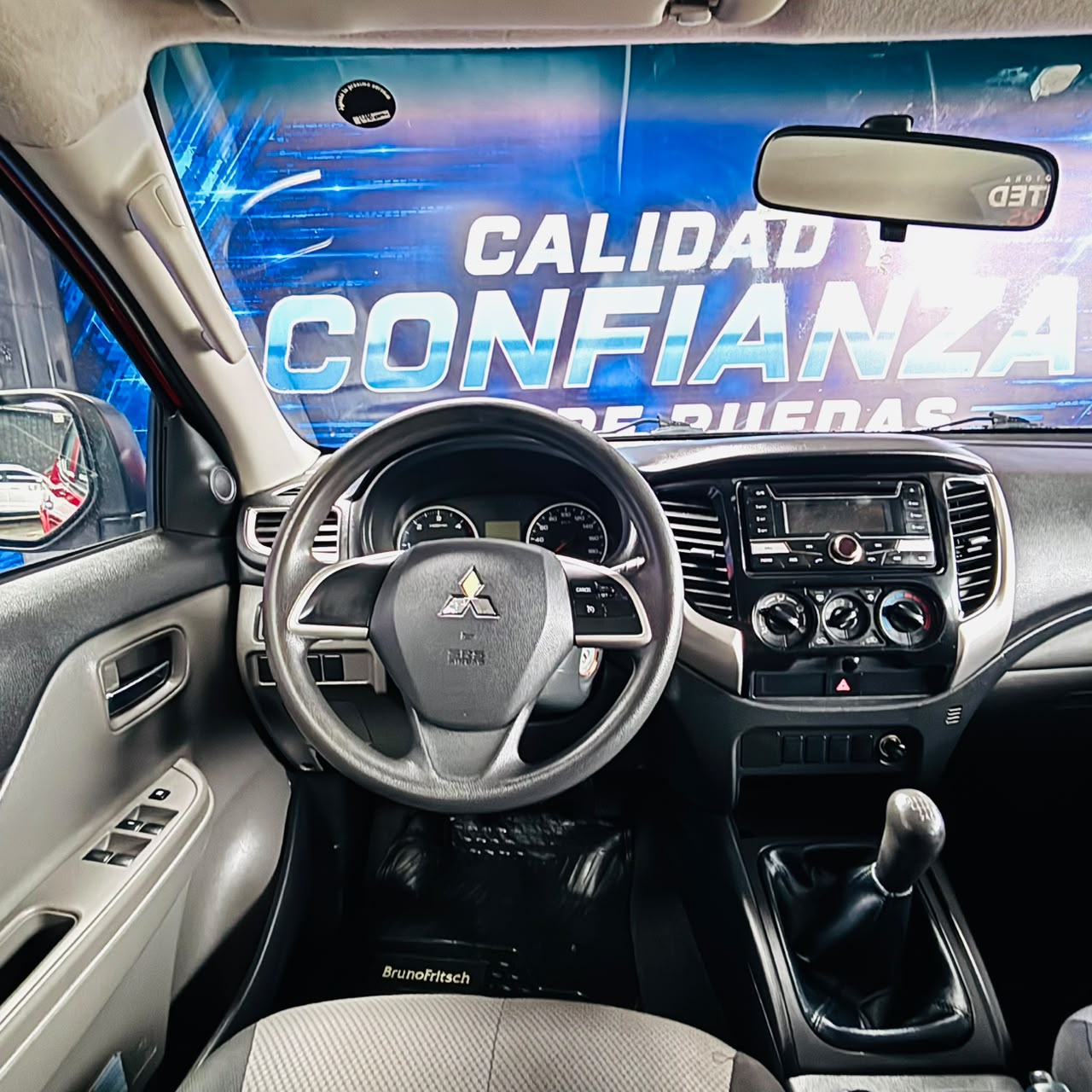 Mitsubishi L200 Katana Crt — foto 31 de 40