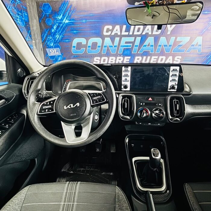 KIA Sonet Ex1.5L 6Mt — foto 30 de 40
