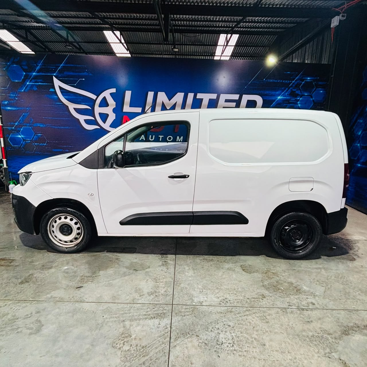 Peugeot Partner Hdi92 L1 — foto 15 de 40