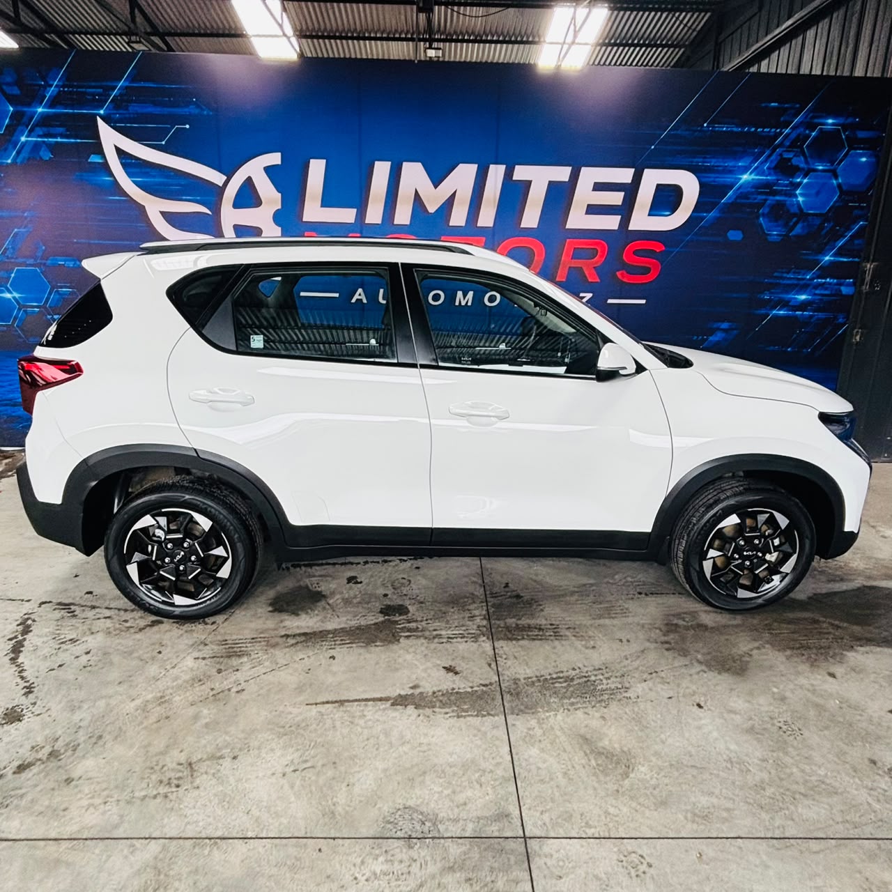KIA Sonet Ex1.5L 6Mt — foto 15 de 40