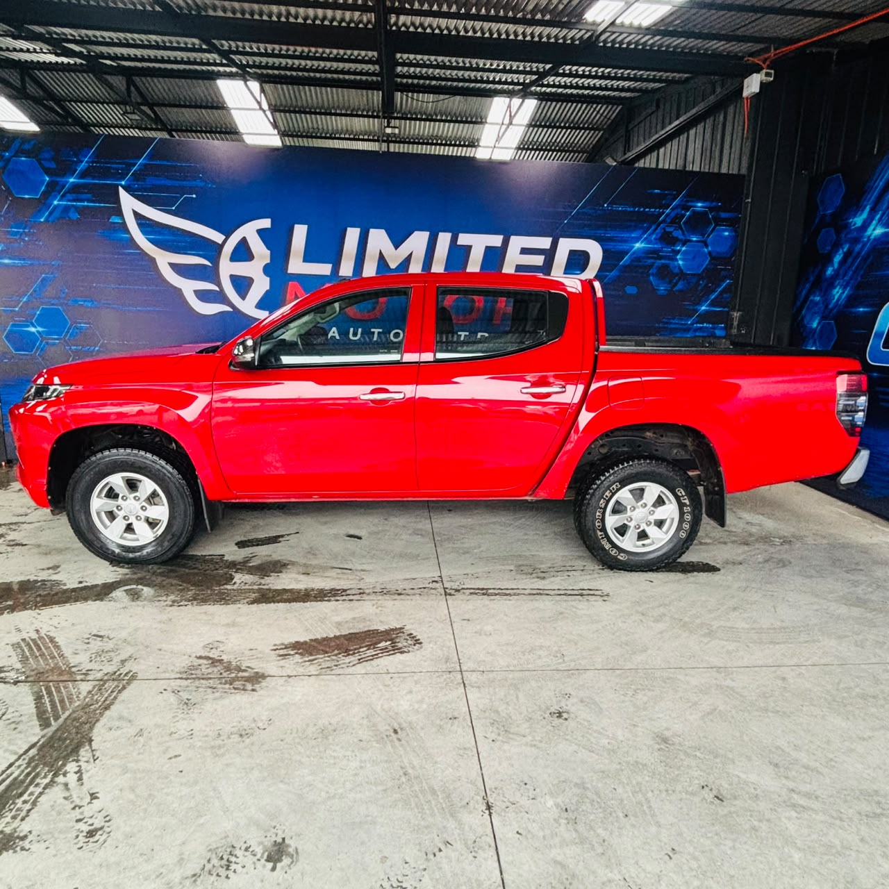 Mitsubishi Katana L-200 2.4 Mt 4X4 Dsl D — foto 15 de 40