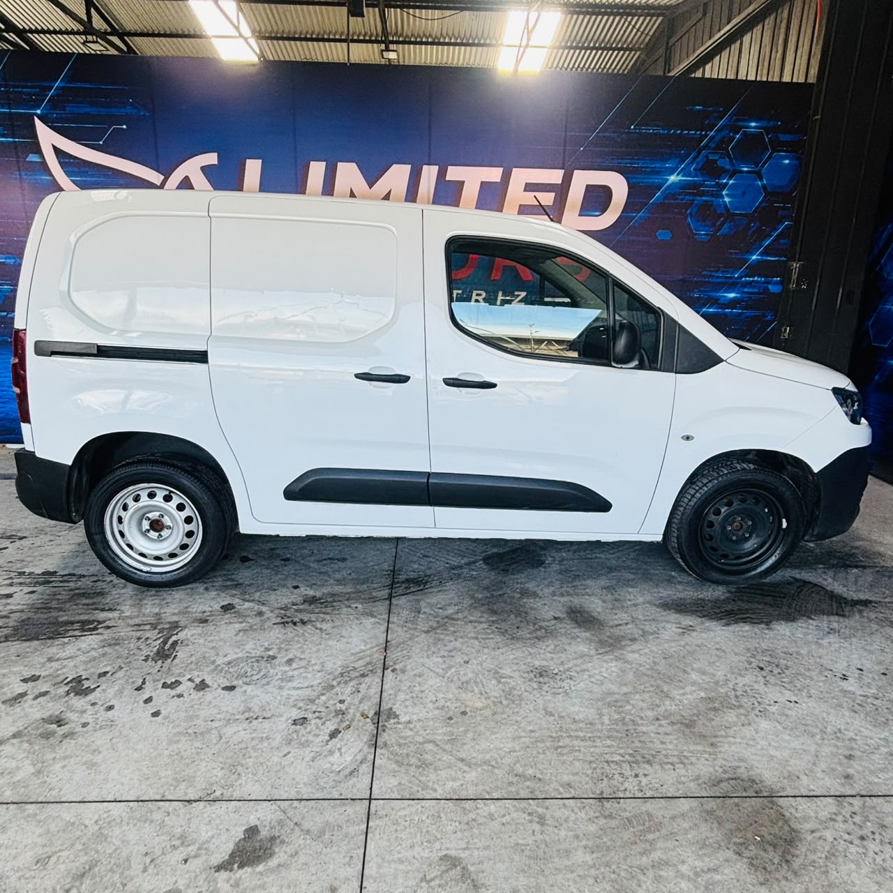 Citroën Berlingo K9 — foto 17 de 40