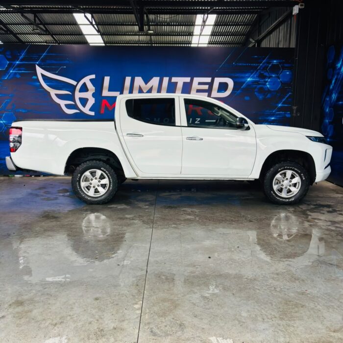 Mitsubishi L200 Katana Crt — foto 15 de 39