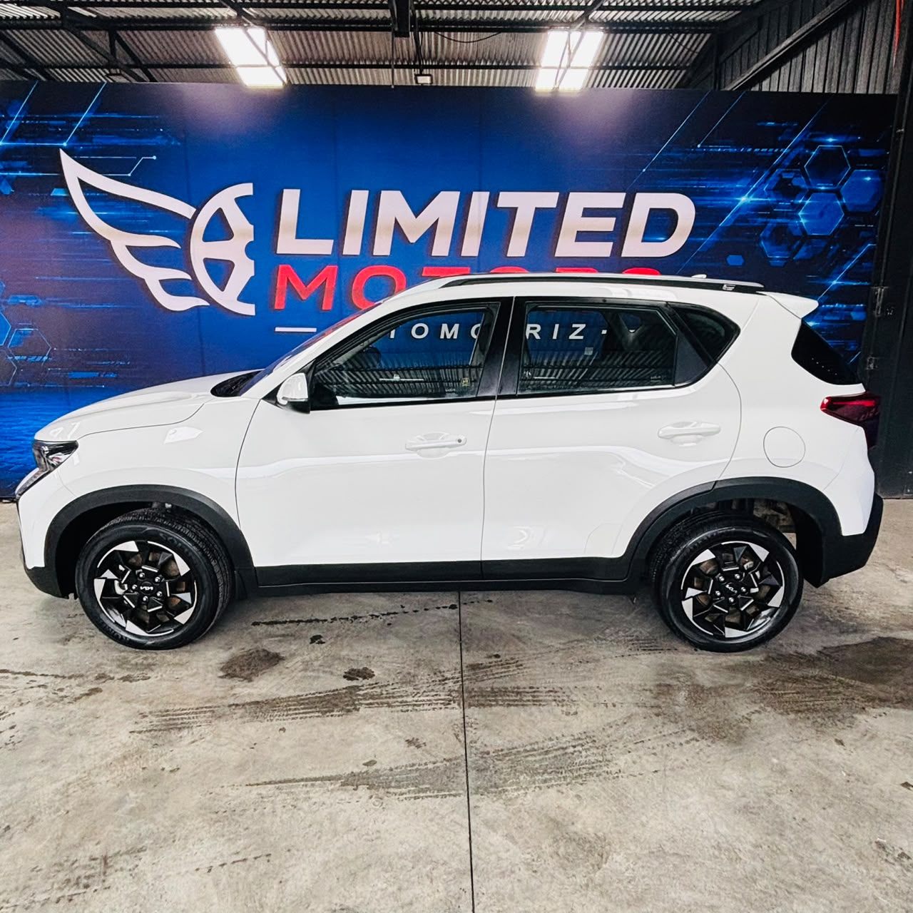 KIA Sonet Ex1.5L 6Mt — foto 17 de 40