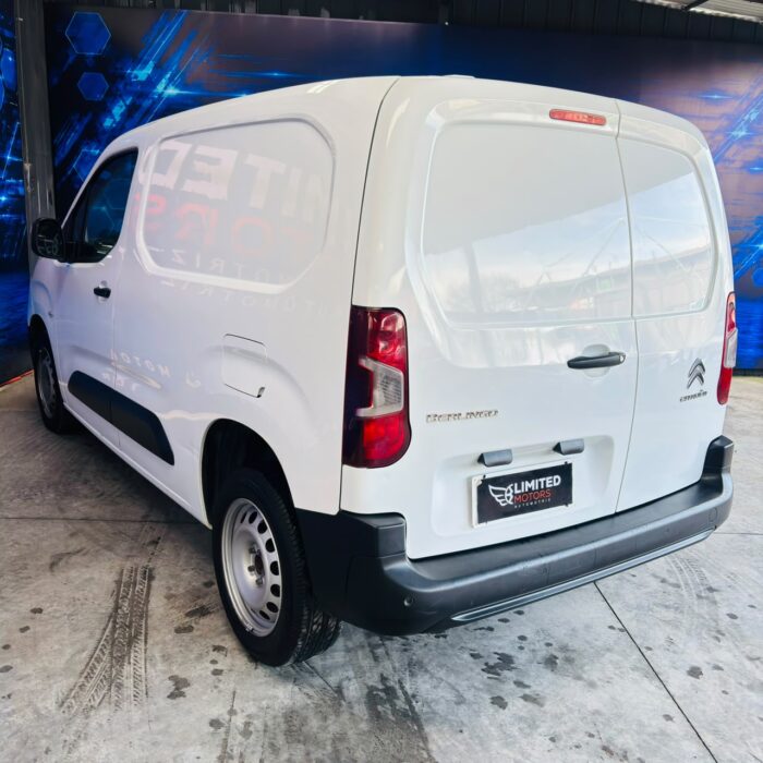 Citroën Berlingo K9 — foto 18 de 40