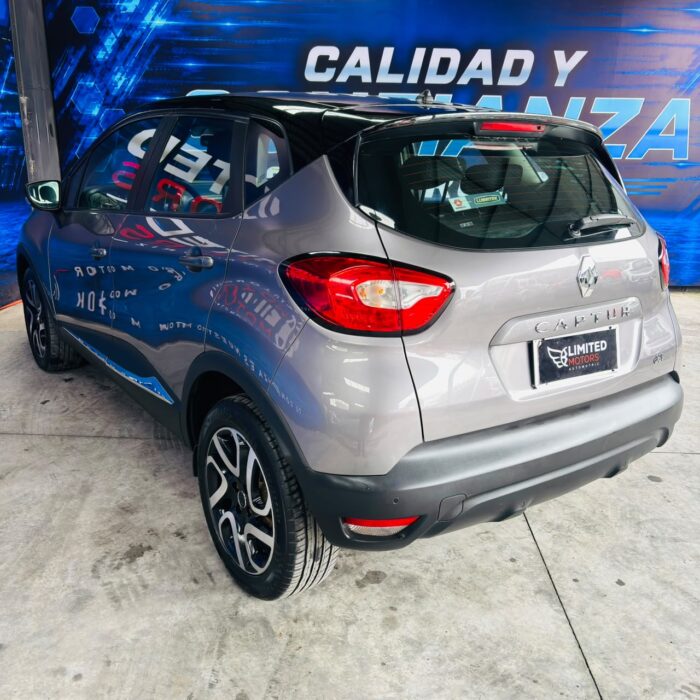 Renault Captur Expression — foto 18 de 40