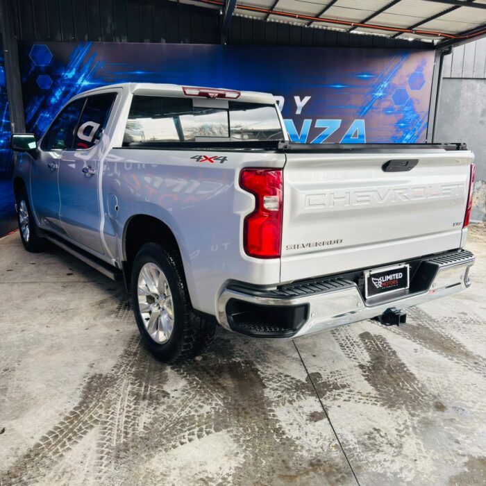 Chevrolet Silverado Cc Dcab 4X4 5.3 Aut — foto 18 de 40