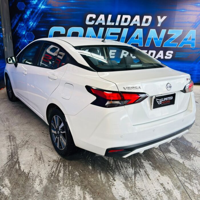 Nissan New Versa — foto 18 de 40