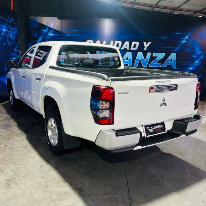 Mitsubishi L200 Katana Crt — foto 17 de 39