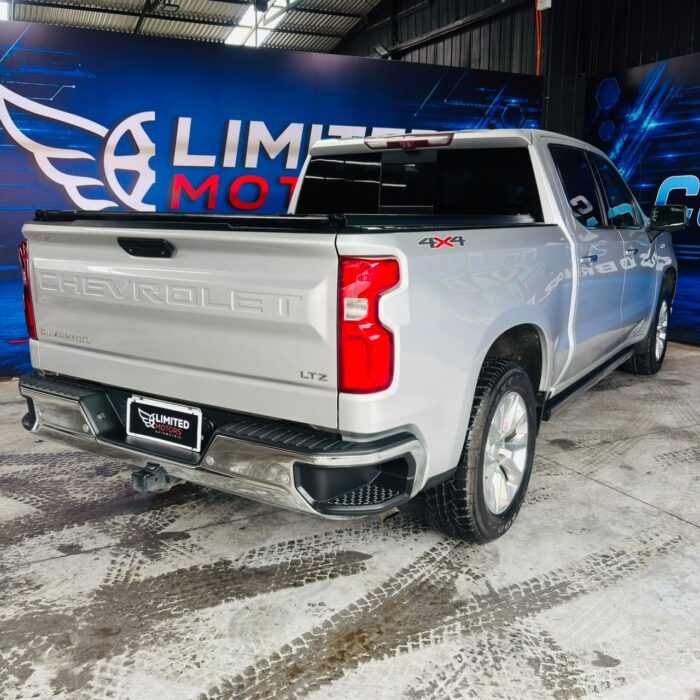 Chevrolet Silverado Cc Dcab 4X4 5.3 Aut — foto 20 de 40