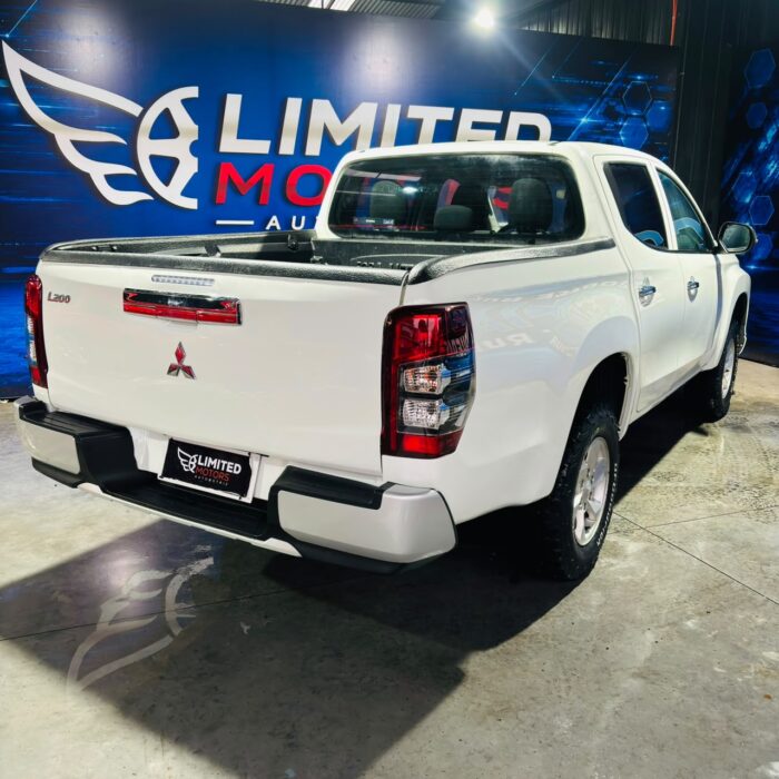 Mitsubishi L200 Katana Crt — foto 19 de 39