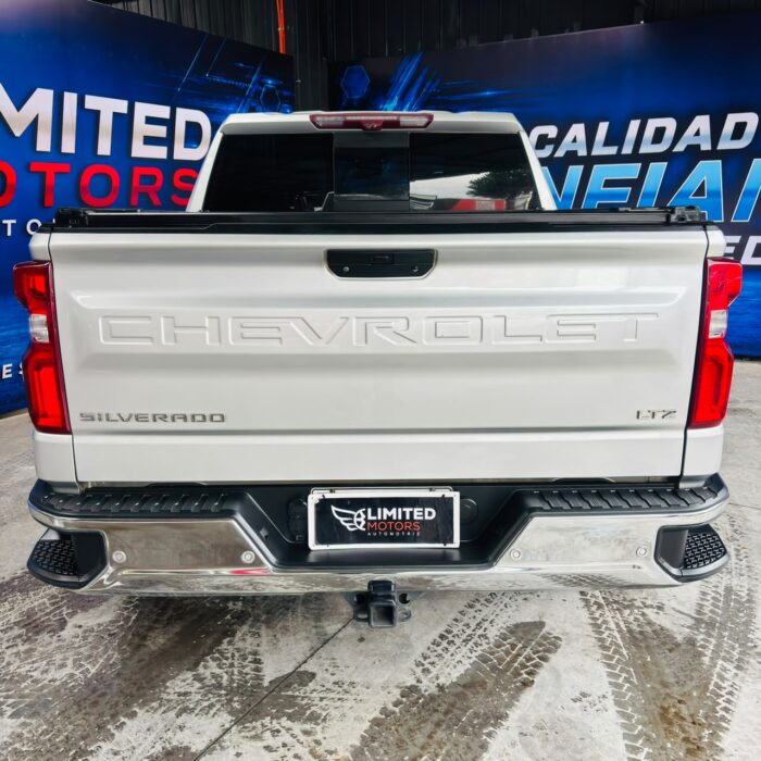 Chevrolet Silverado Cc Dcab 4X4 5.3 Aut — foto 22 de 40