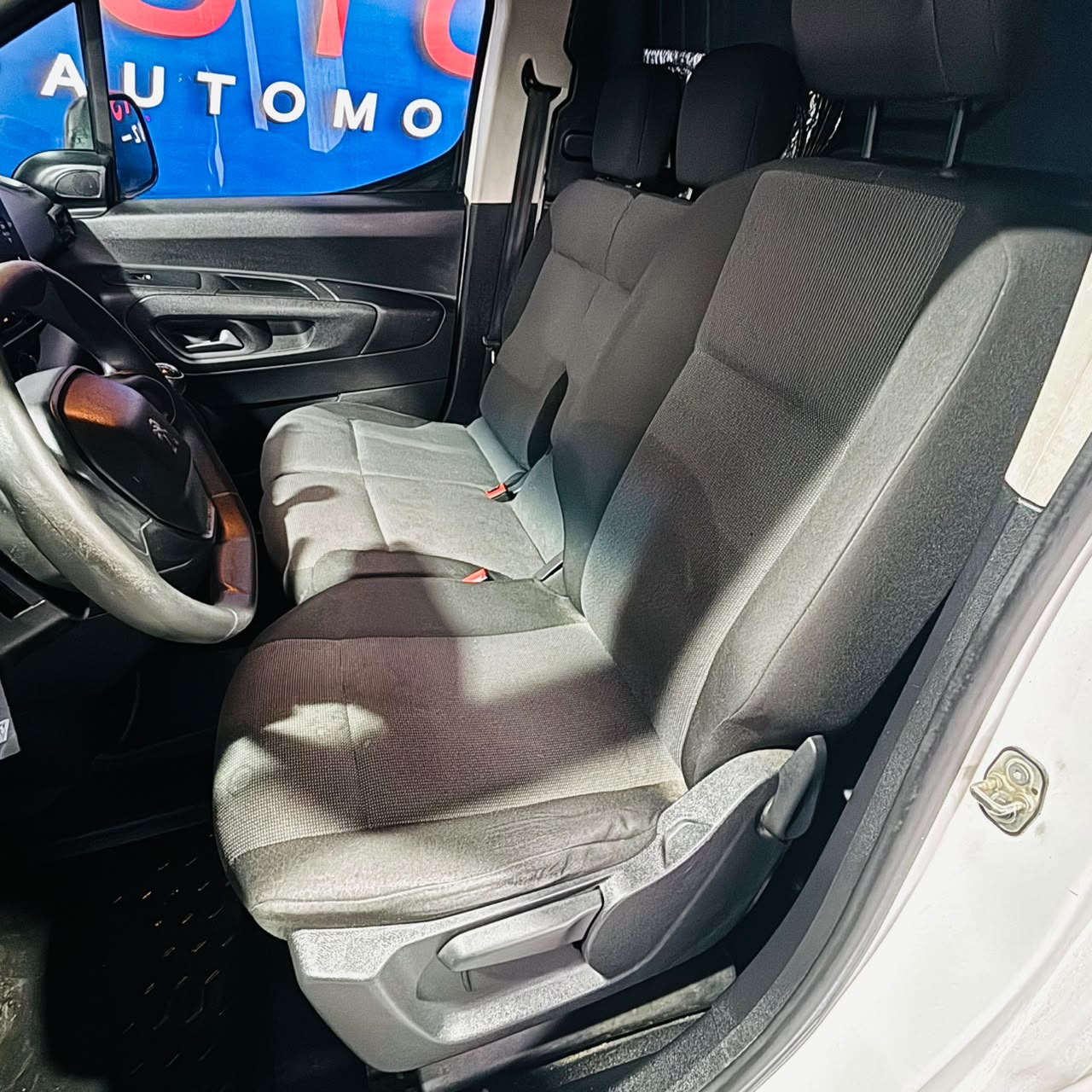 Peugeot Partner Hdi92 L1 — foto 25 de 40
