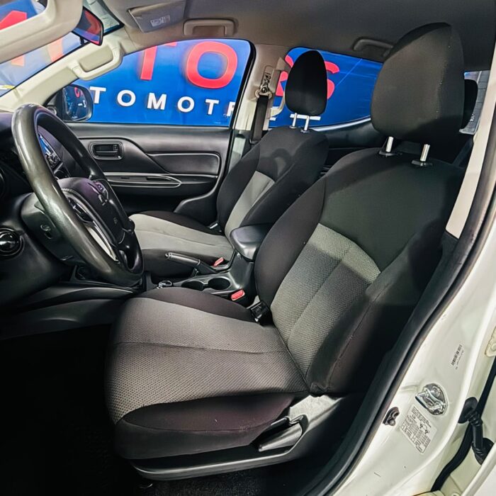Mitsubishi L200 Katana Crt — foto 23 de 39