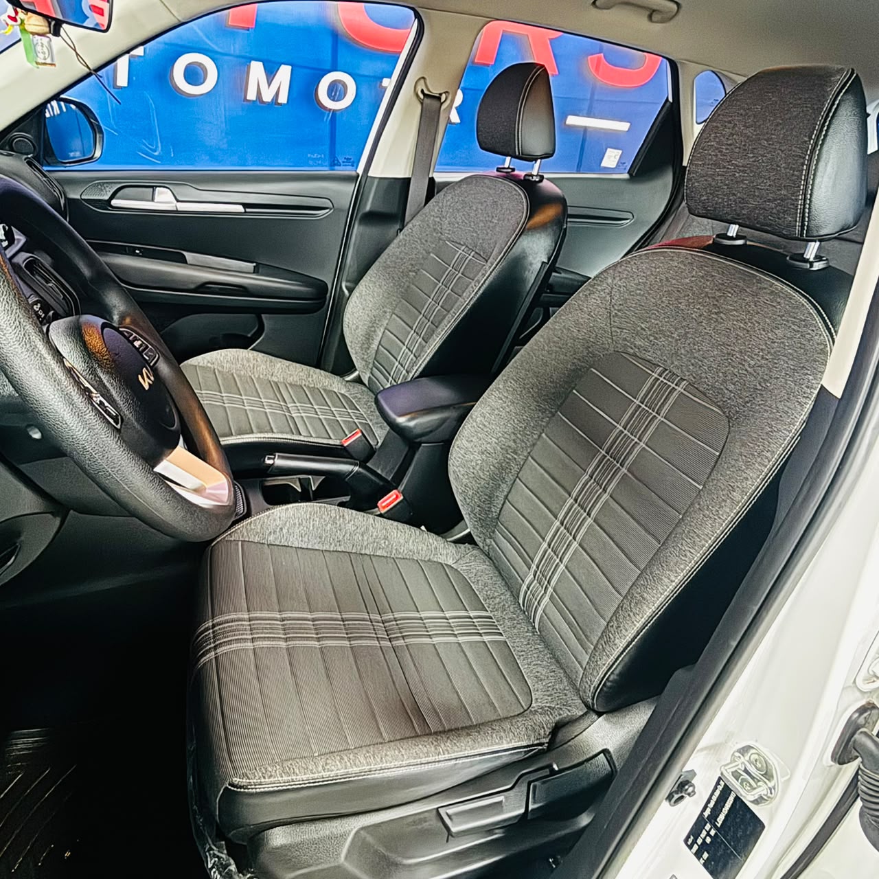 KIA Sonet Ex1.5L 6Mt — foto 25 de 40