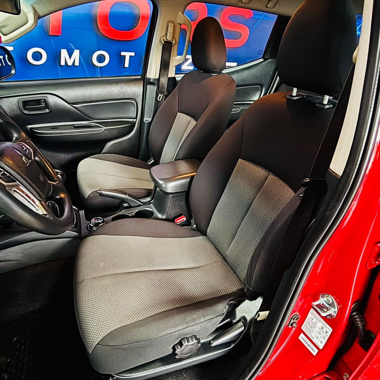 Mitsubishi L200 Crt2.2 Mt 4X4 Dsl — foto 25 de 40
