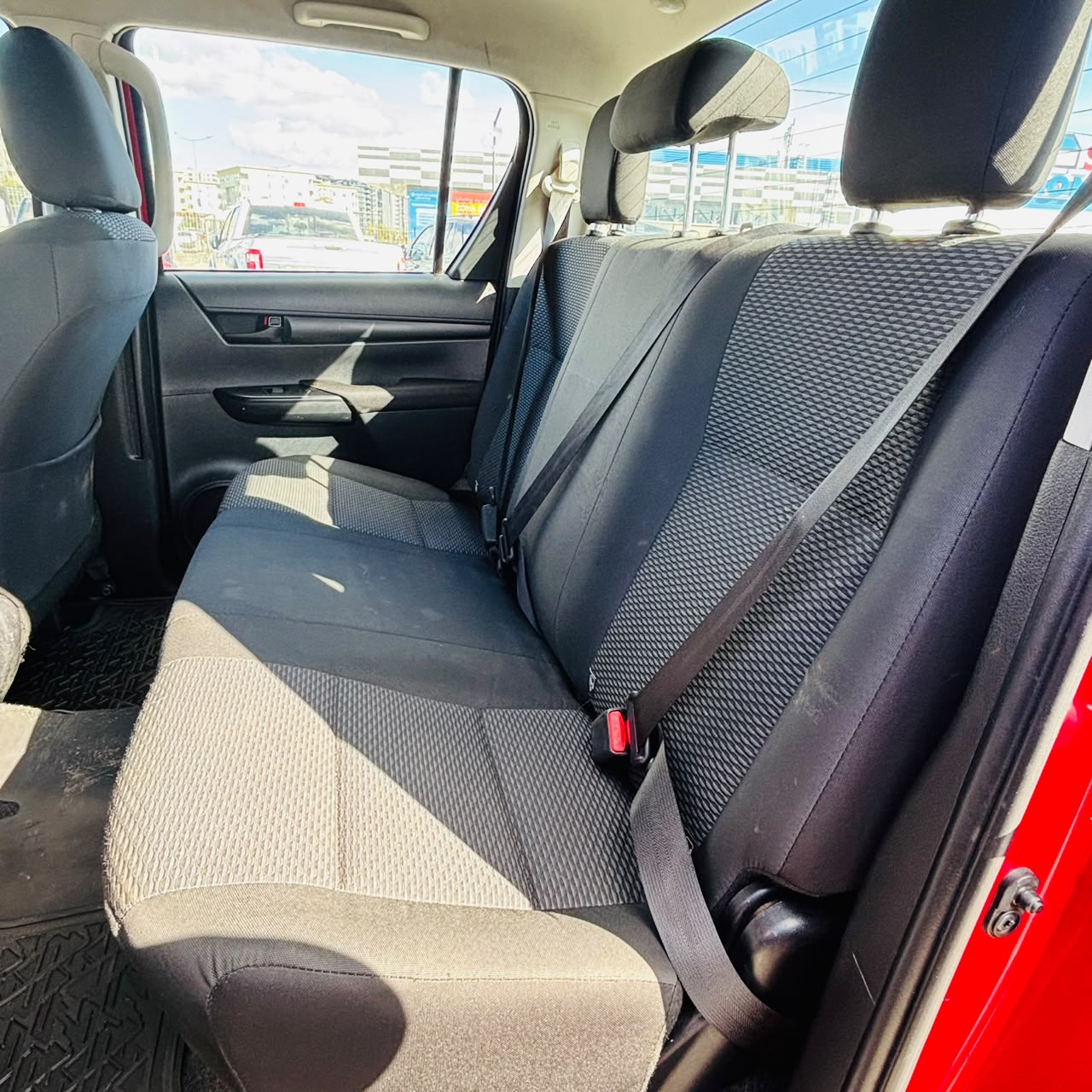 Toyota Hilux D Cab — foto 26 de 39