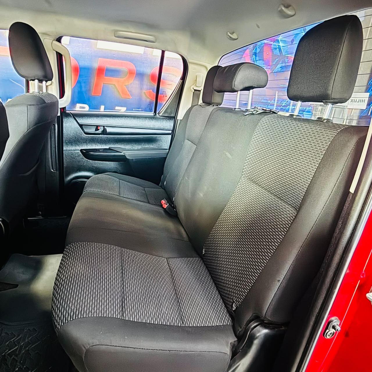 Toyota Hi Lux Dcab — foto 26 de 39