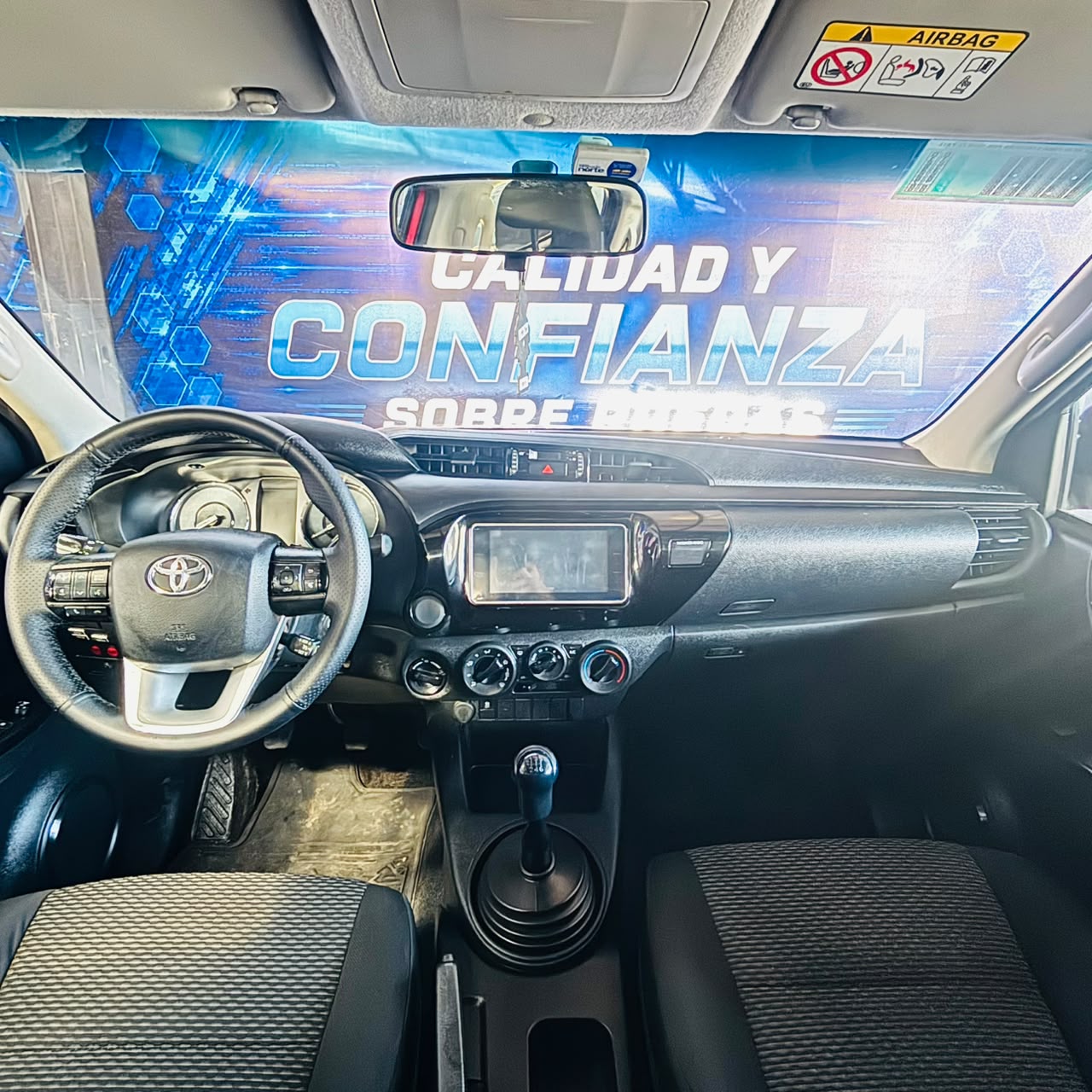 Toyota Hi Lux Dcab — foto 28 de 39