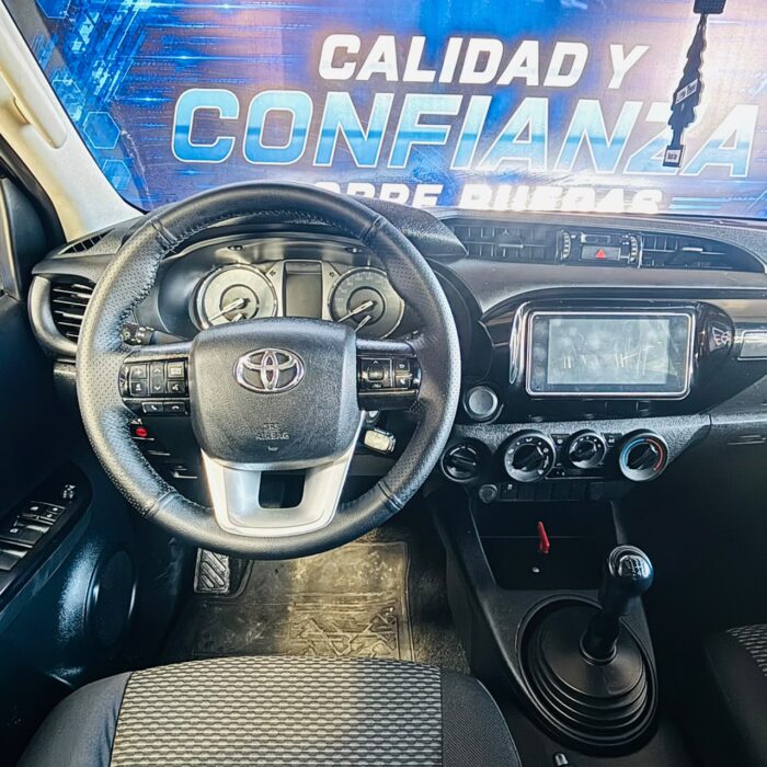 Toyota Hi Lux Dcab — foto 29 de 39