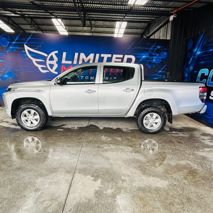 Mitsubishi L200 Katana Cr — foto 13 de 39