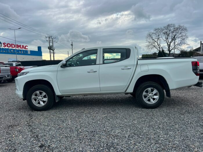 Mitsubishi L200 Katana Crt — foto 13 de 37
