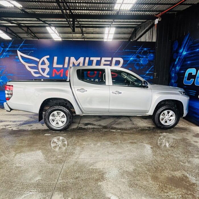 Mitsubishi L200 Katana Cr — foto 15 de 39