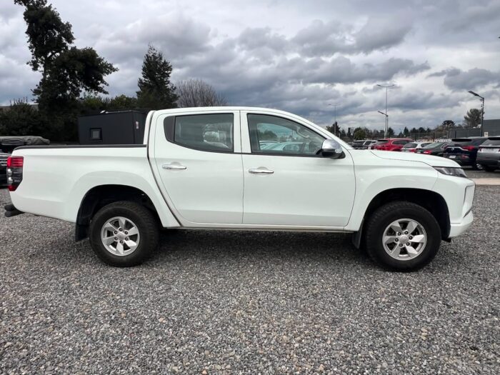 Mitsubishi L200 Katana Crt — foto 15 de 37