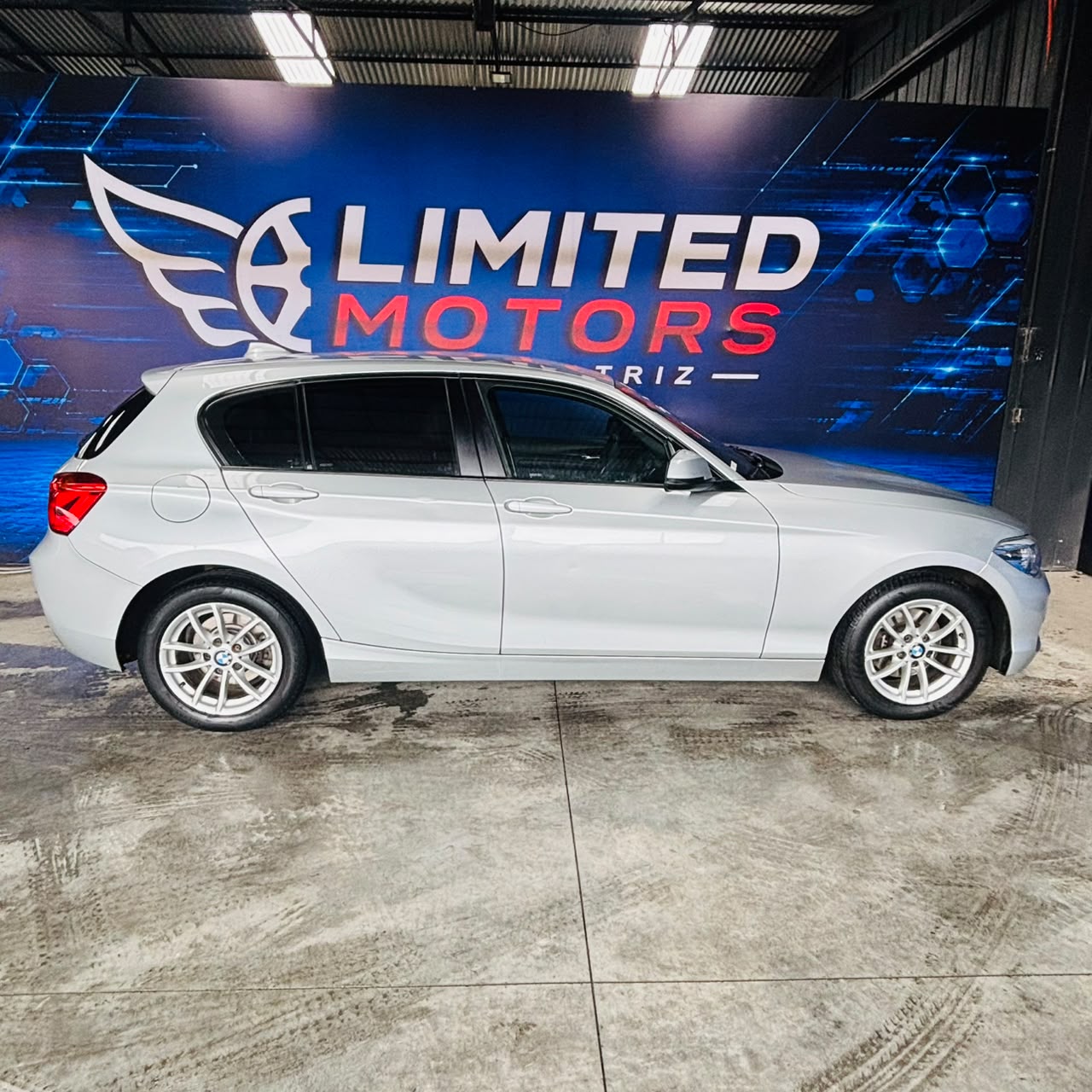 BMW 120I Lci1.6 Aut — foto 17 de 40