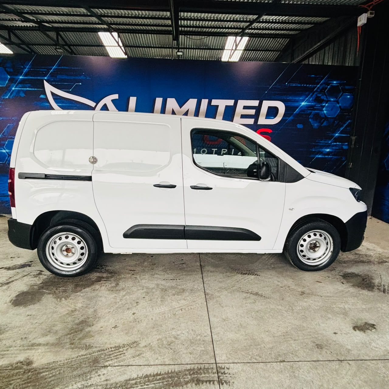 Peugeot Partner Hdi92 L1 — foto 17 de 40