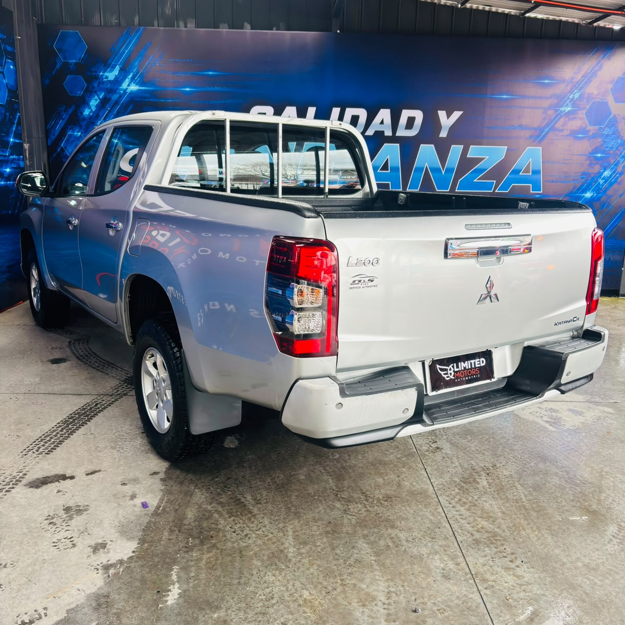 Mitsubishi L200 Katana Cr — foto 18 de 39