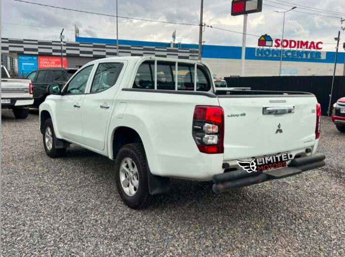 Mitsubishi L200 Katana Crt — foto 17 de 37