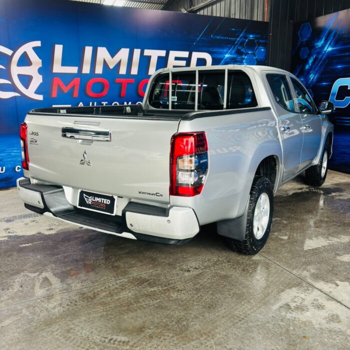Mitsubishi L200 Katana Cr — foto 19 de 39