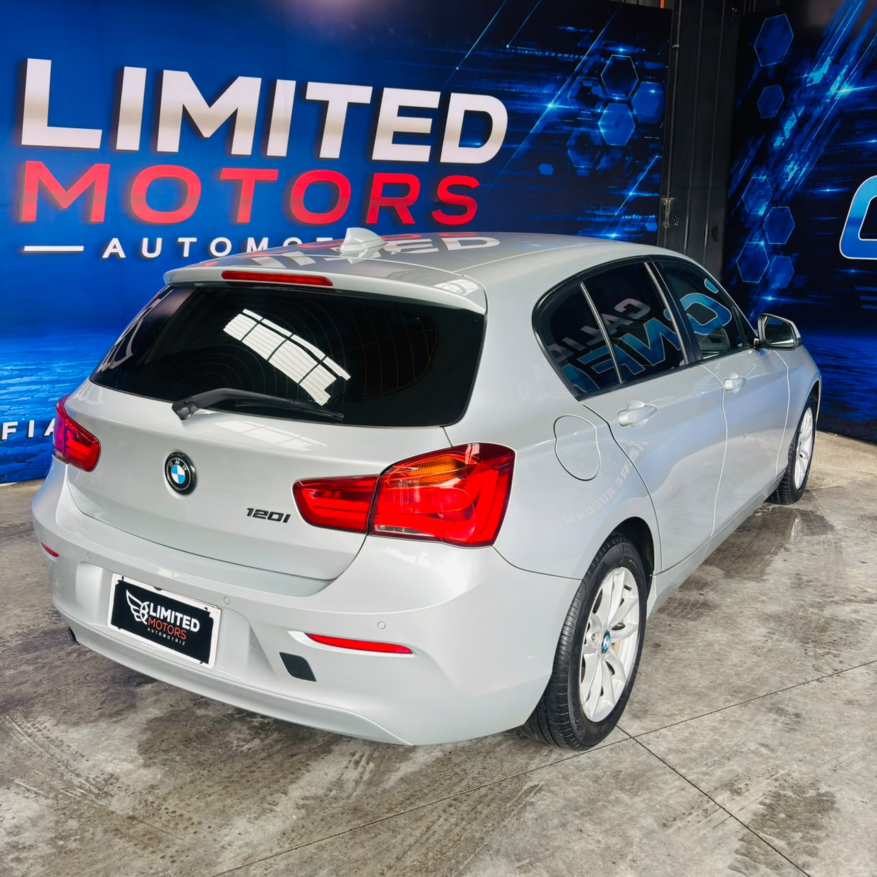 BMW 120I Lci1.6 Aut — foto 21 de 40