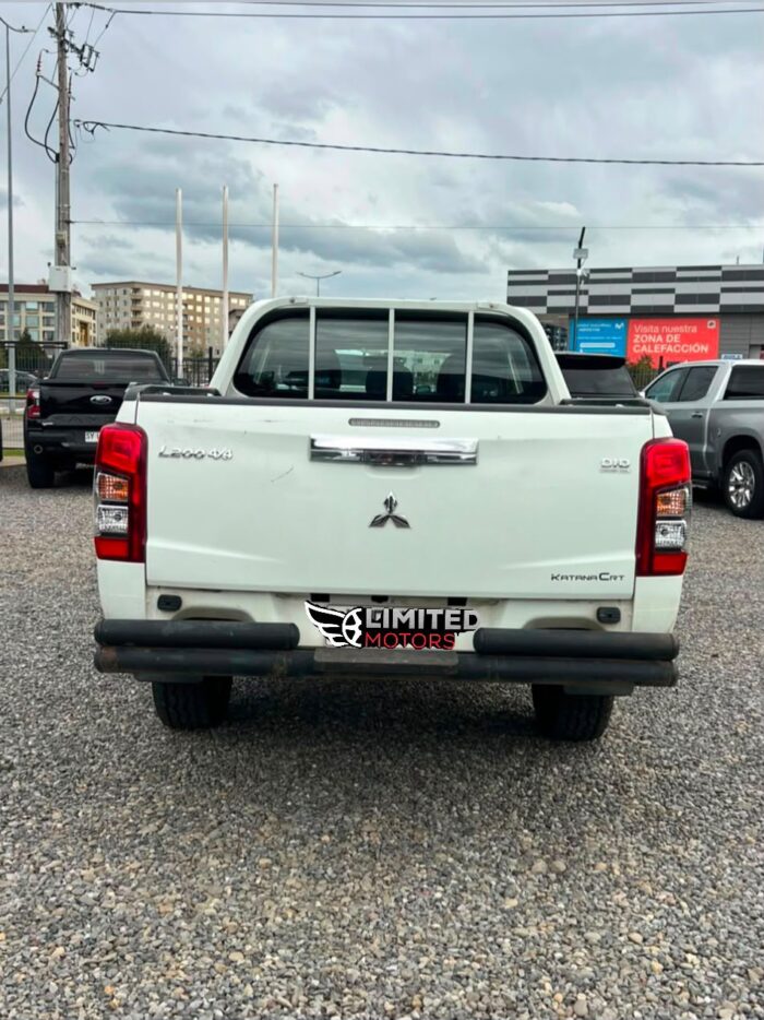 Mitsubishi L200 Katana Crt — foto 21 de 37