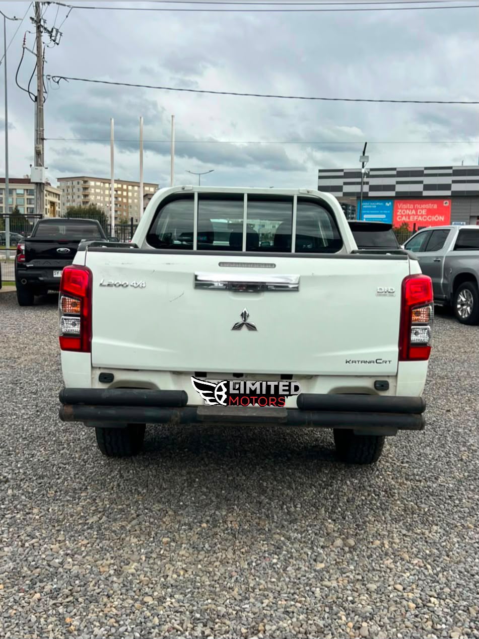Mitsubishi L200 Katana Crt — foto 22 de 37