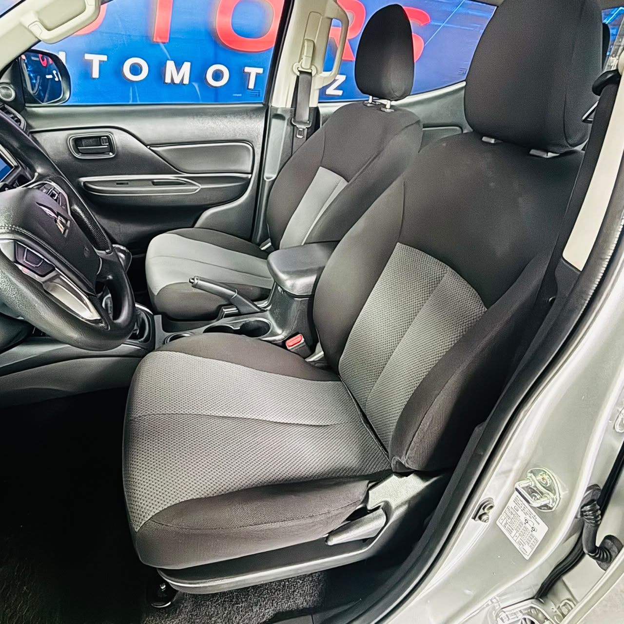 Mitsubishi L200 Katana Cr — foto 24 de 39